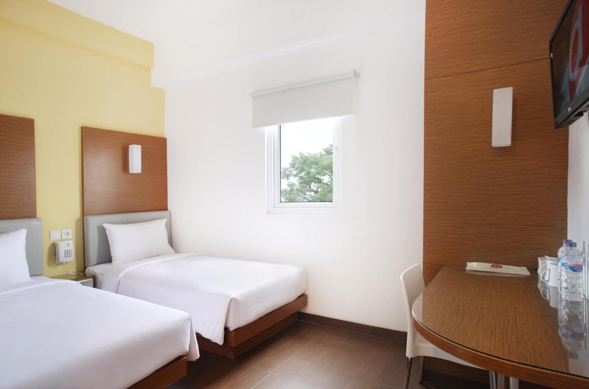 Amaris Hotel Malang Exterior foto